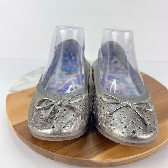 EUC Vionic Women's Spark Surin Pewter Leather Perforated Slip On Ballet Flat 7.5 - Picture 7 of 11